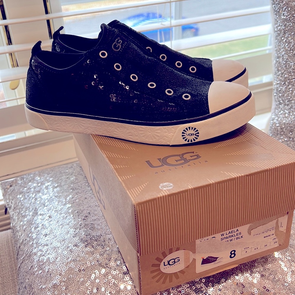 UGG sequence black and white comfort fit Sneakers